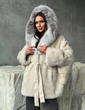 Светлая норковая шуба - летучка с капюшоном
