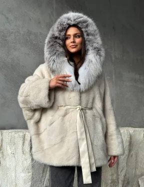 Светлая норковая шуба - летучка с капюшоном