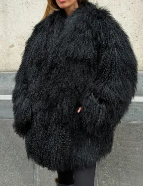Черная шуба из ламы V-образный вырез