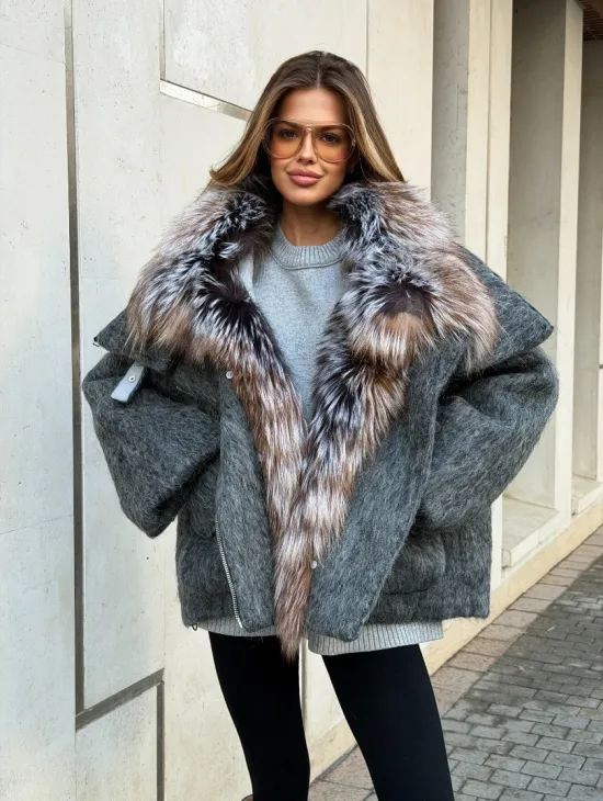 Шерстяная куртка - пуховик с мехом лисы