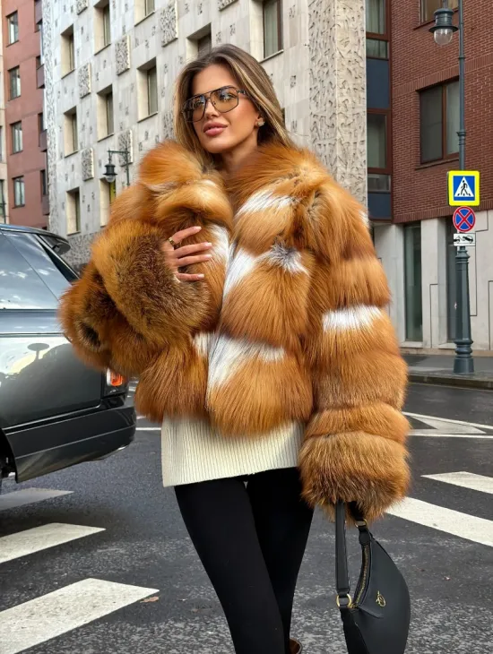 Шуба из лисы с капюшоном