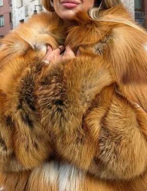Шуба из лисы с капюшоном