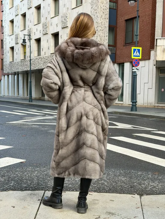 Шуба норковая женская с капюшоном куница