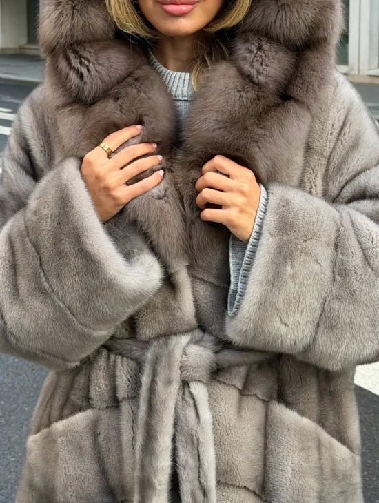 Шуба норковая женская с капюшоном куница
