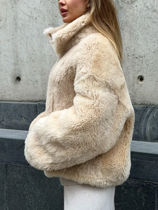 Двухсторонняя короткая дубленка из овчины