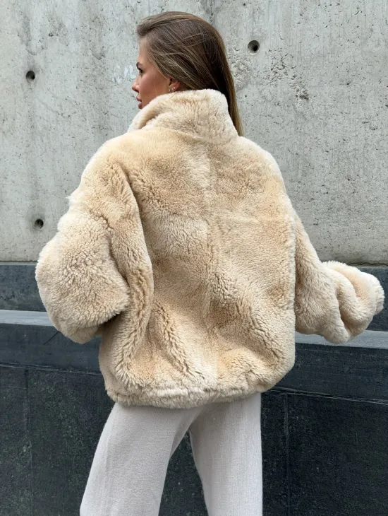 Двухсторонняя короткая дубленка из овчины