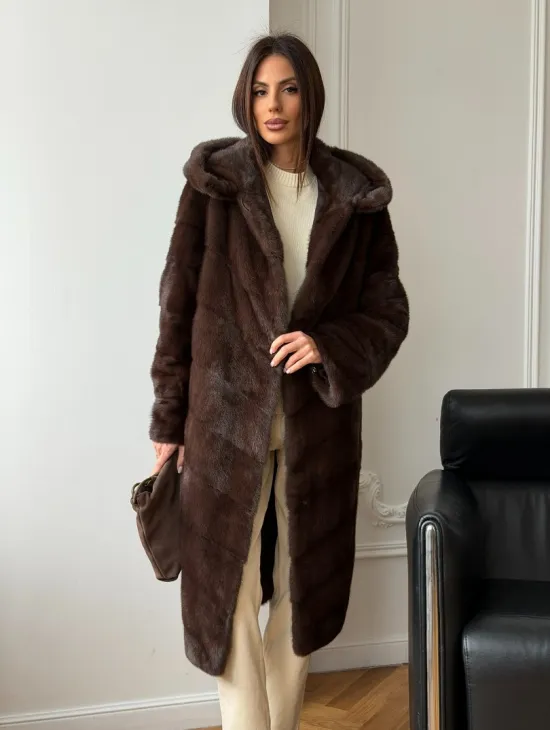 Коричневая норковая шуба с капюшоном