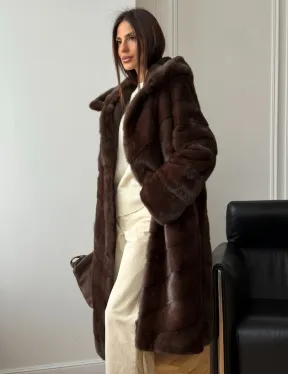Коричневая норковая шуба с капюшоном