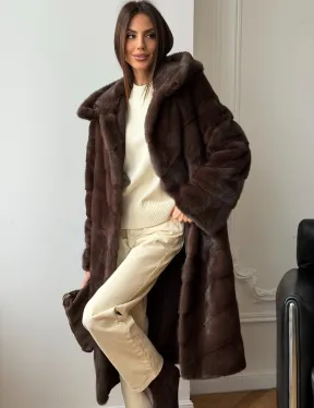 Коричневая норковая шуба с капюшоном
