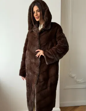 Коричневая норковая шуба с капюшоном