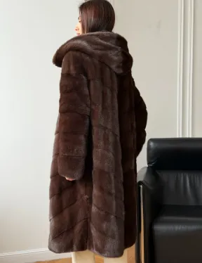 Коричневая норковая шуба с капюшоном