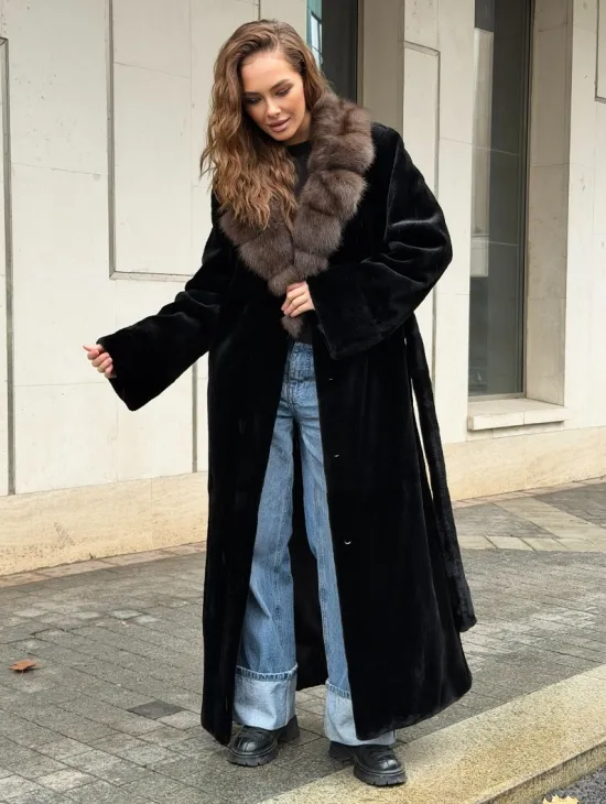 Длинная шуба из стриженой норки с воротником куница