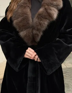 Длинная шуба из стриженой норки с воротником куница