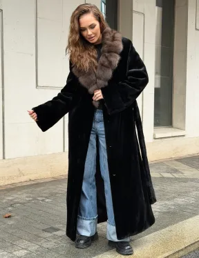 Длинная шуба из стриженой норки с воротником куница