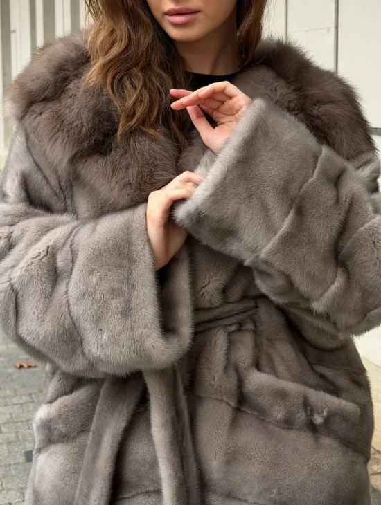 Серый норковый полушубок - капюшон куница