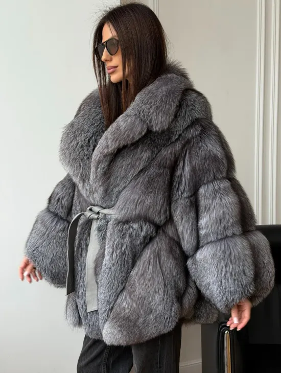 Шуба - пончо из лисы