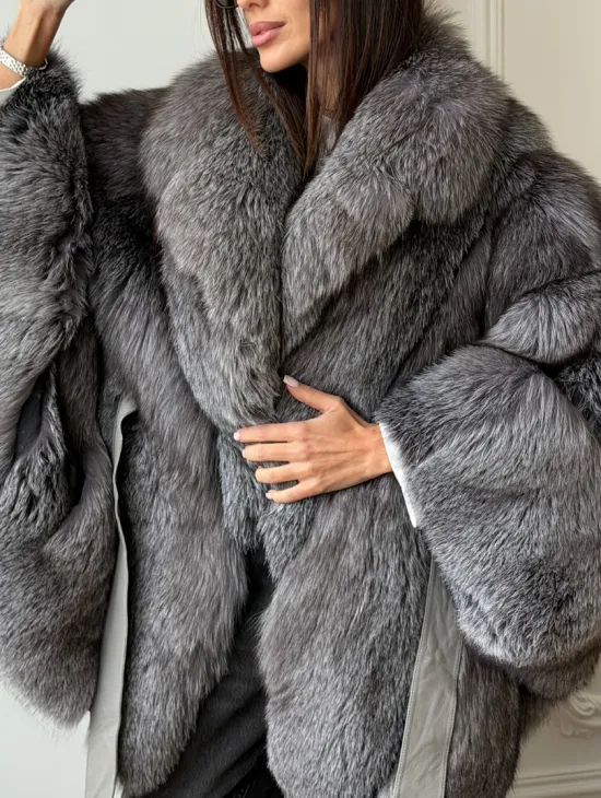 Шуба - пончо из лисы
