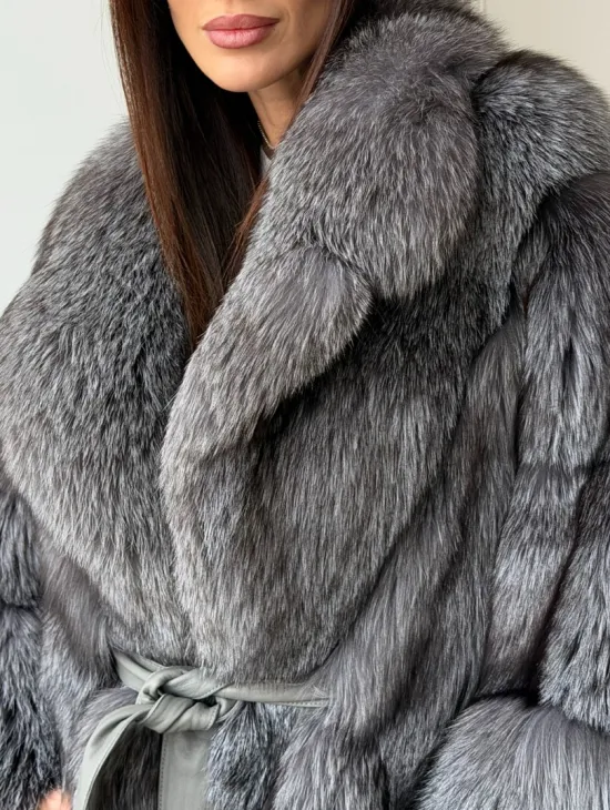 Шуба - пончо из лисы