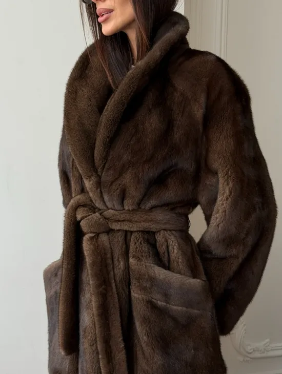 Коричневая норковая шуба под пояс - воротник шаль