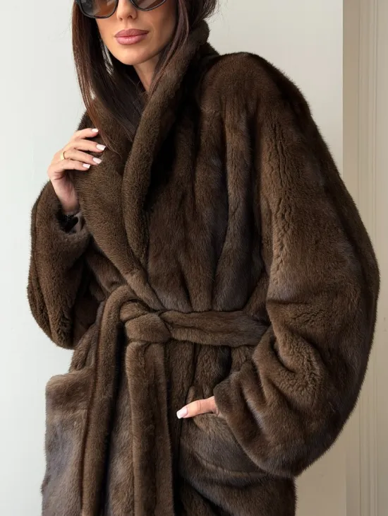 Коричневая норковая шуба под пояс - воротник шаль