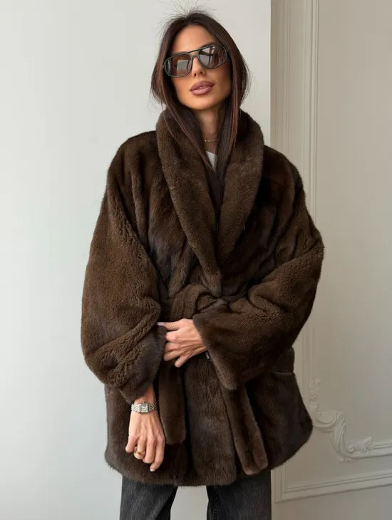 Коричневая норковая шуба под пояс - воротник шаль