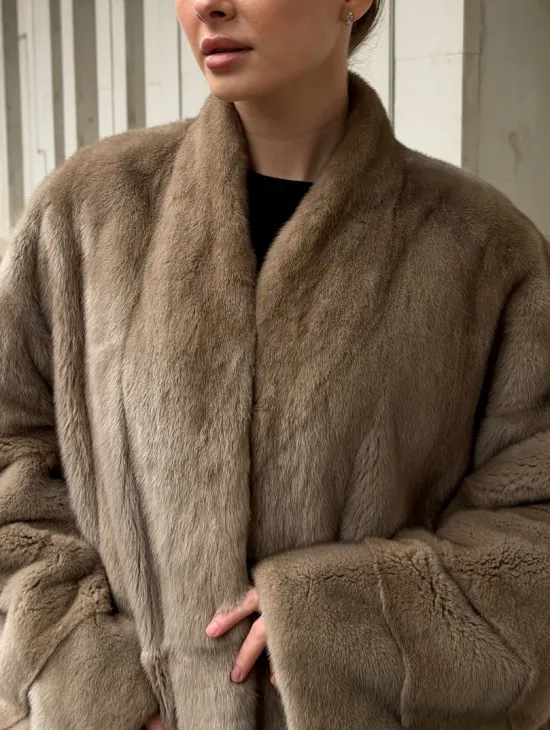 Норковый полушубок пастель V-образный воротник