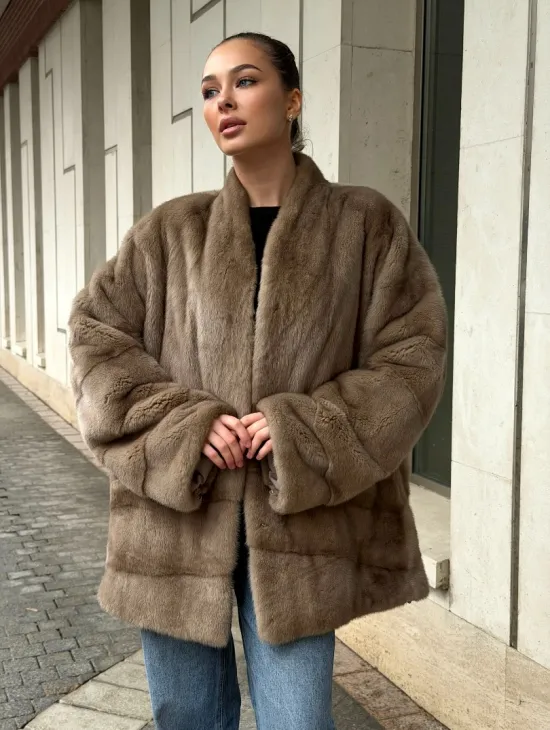 Норковый полушубок пастель V-образный воротник