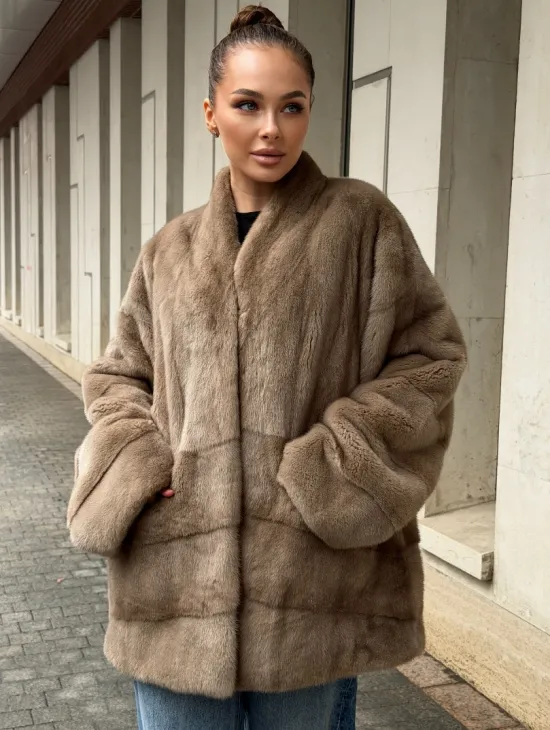 Норковый полушубок пастель V-образный воротник