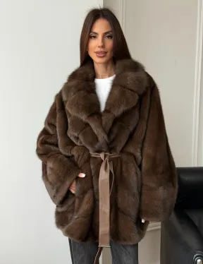 Коричневый полушубок с воротником куницы - летучая мышь
