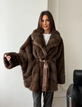 Коричневый полушубок с воротником куницы - летучая мышь