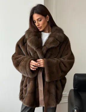 Коричневый полушубок с воротником куницы - летучая мышь