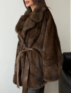 Коричневый полушубок с воротником куницы - летучая мышь