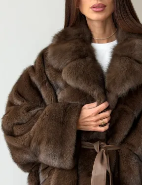 Коричневый полушубок с воротником куницы - летучая мышь
