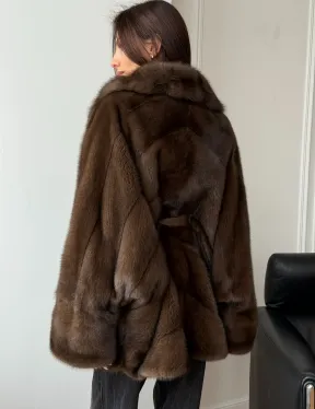 Коричневый полушубок с воротником куницы - летучая мышь