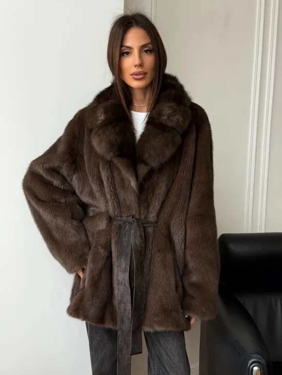 Полушубок норковый летучая мышь с воротником куницы