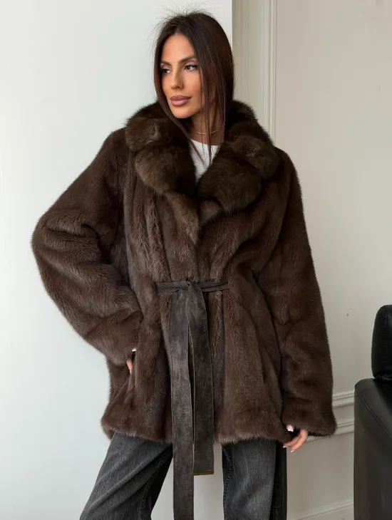 Полушубок норковый летучая мышь с воротником куницы