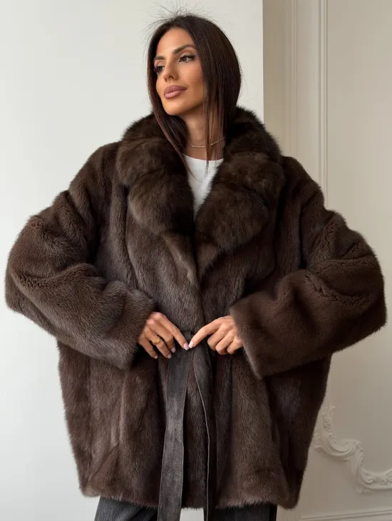 Полушубок норковый летучая мышь с воротником куницы