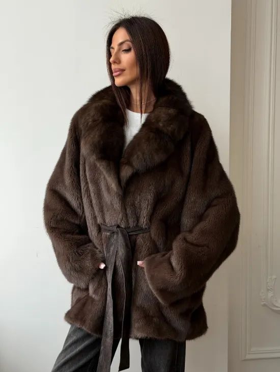 Полушубок норковый летучая мышь с воротником куницы