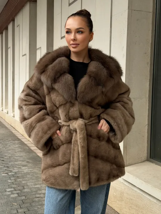 Полушубок норковый с капюшоном из меха куницы