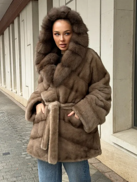 Полушубок норковый с капюшоном из меха куницы