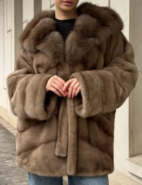 Полушубок норковый с капюшоном из меха куницы