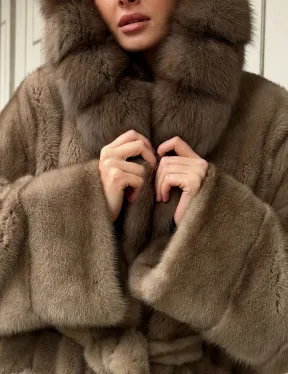 Полушубок норковый с капюшоном из меха куницы