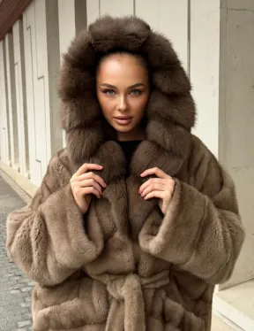 Полушубок норковый с капюшоном из меха куницы