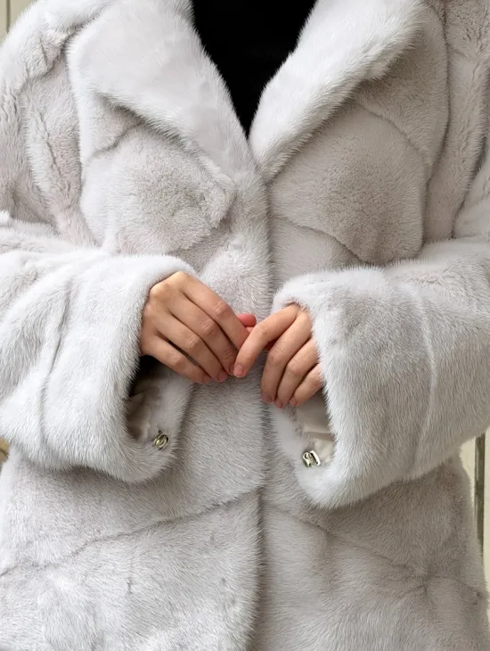 Светлый норковый полушубок