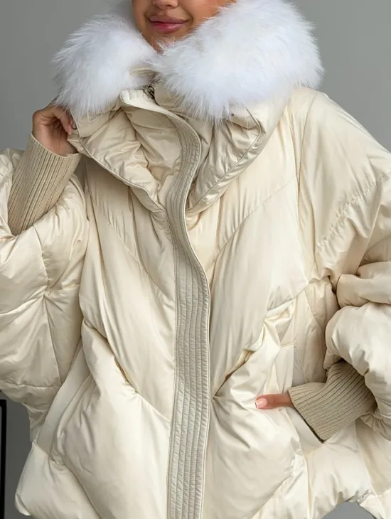 Бежевый зимний пуховик