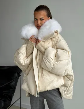 Бежевый зимний пуховик