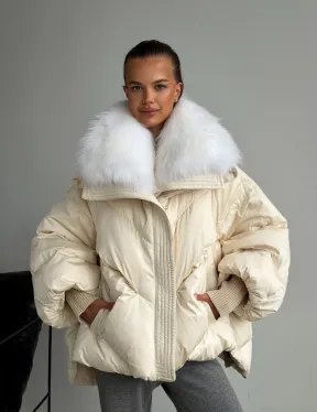 Бежевый зимний пуховик