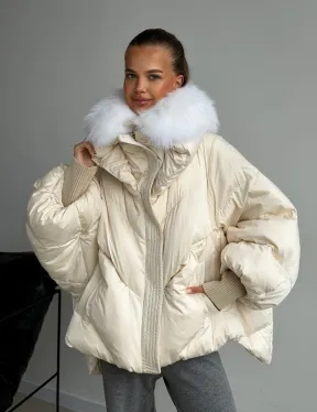 Бежевый зимний пуховик