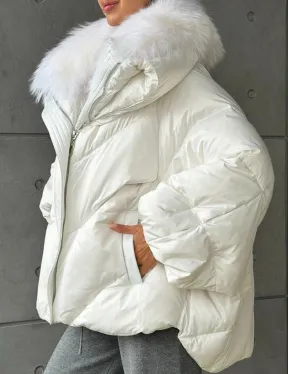 Белый зимний пуховик с мехом