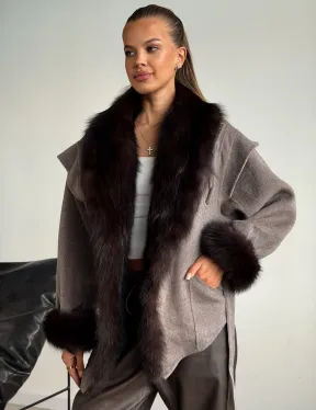 Пальто с мехом фишера